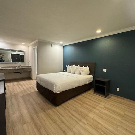Baymont By Wyndham Bakersfield Hotel Exterior foto