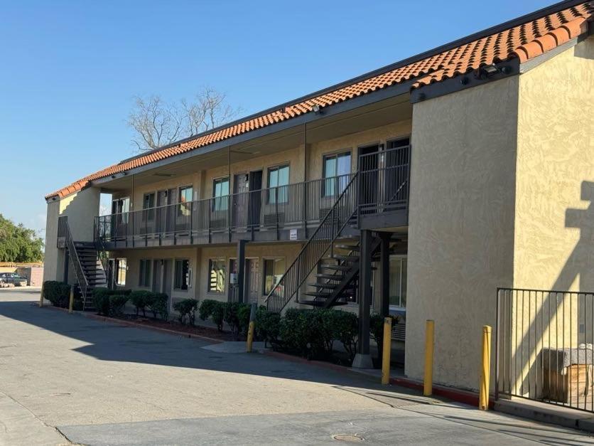Baymont By Wyndham Bakersfield Hotel Exterior foto